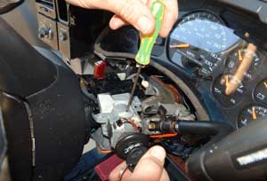 how to remove key cylinder from ignition switch?